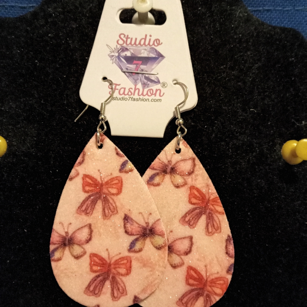 Jewelry - Picture 5 of 12